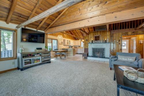 Delton Oasis Retreat with Lake Views and Deck! in Delton, USA