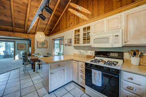 Delton Oasis Retreat with Lake Views and Deck! in Delton, USA
