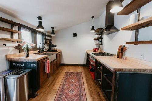 The Residence-beautiful home in the heart of downtown The Residence-beautiful home in the heart of downtown