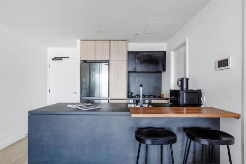 One-Bedroom Apartment image 7