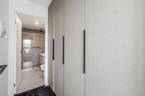 One-Bedroom Apartment image 4