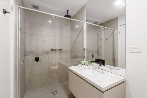 One-Bedroom Apartment image 3