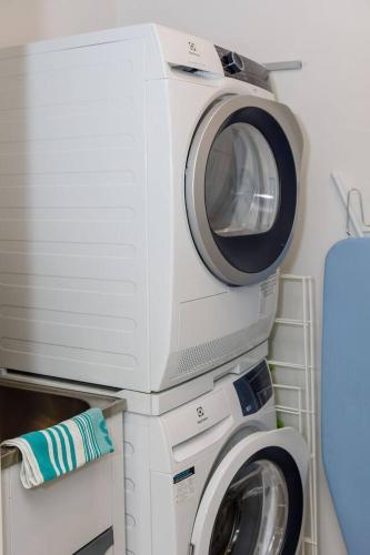 One-Bedroom Apartment image 2