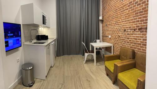 Brand NEW Studio Centro, Atocha - Museums, Madrid (Foto 4)