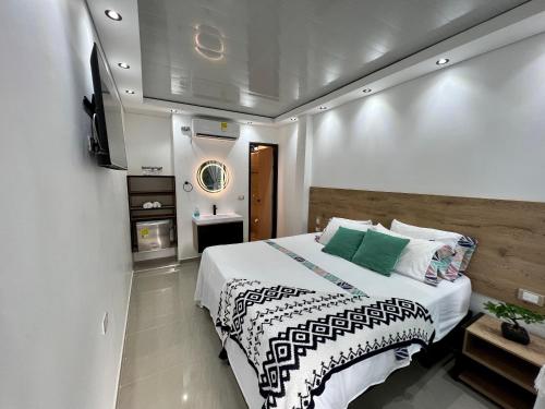 1 king bed, 1 twin bed
