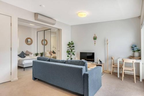 Centrally Located Pyrmont Paradise with Patio - image 6
