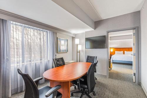 Courtyard by Marriott Boston Waltham