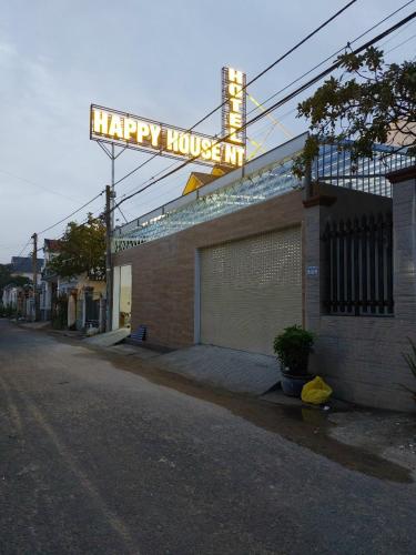 Khách Sạn Happy House (Khach San Happy House) in Λονγκ Θαν