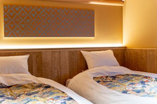 Deluxe Twin Room image 2