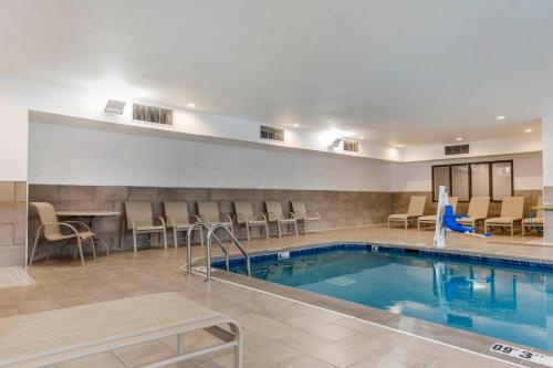 Holiday Inn Express and Suites Chicago West - St Charles, an IHG Hotel