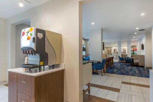 Holiday Inn Express and Suites Chicago West - St Charles, an IHG Hotel