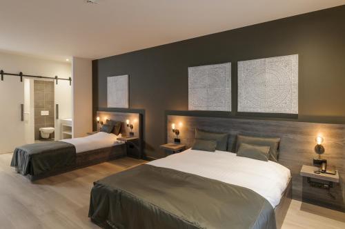 1 king bed, 1 twin bed