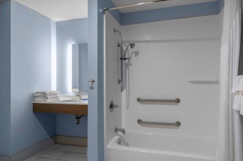 Queen Room with Two Queen Beds - Hearing Accessible/Non-Smoking