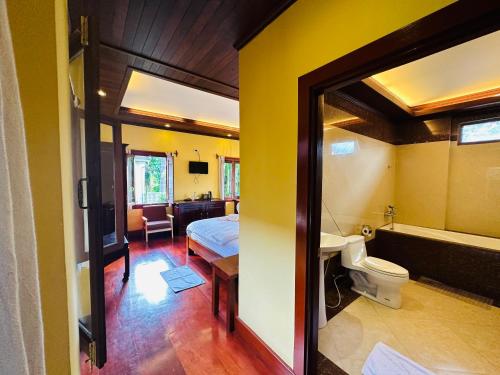 room detail thumbnail 2