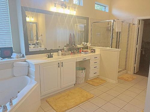 Kings and Queens luxury home in Grand Prairie, USA