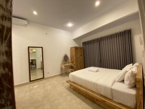 Three-Bedroom Villa image 9