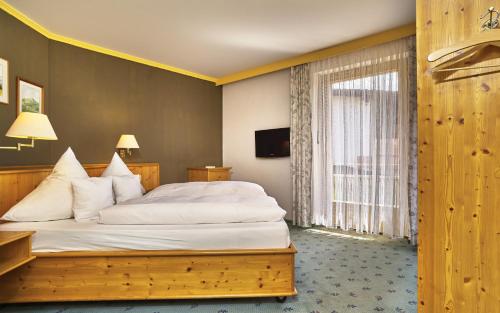2 twin beds, 1 sofa bed