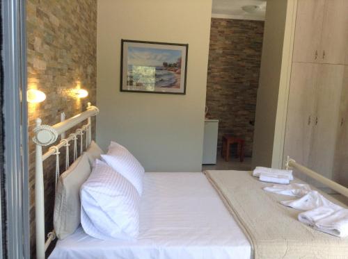 Double or Twin Room image 2