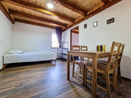 Sleeps 6