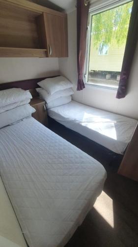Caravan 66 Kensington at Marton Mere Holiday Park Blackpool in Staining and Weeton