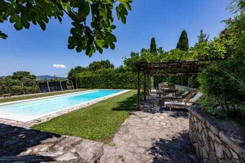 Countryside Villa With Pool - Happy Rentals