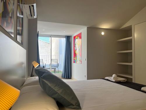 Three-Bedroom Apartment With Balcony image 8