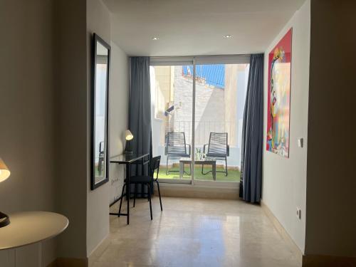 Three-Bedroom Apartment With Balcony image 7