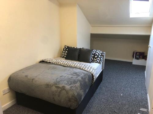 Cosy 1-Bed Apartment in Bury Town Centre