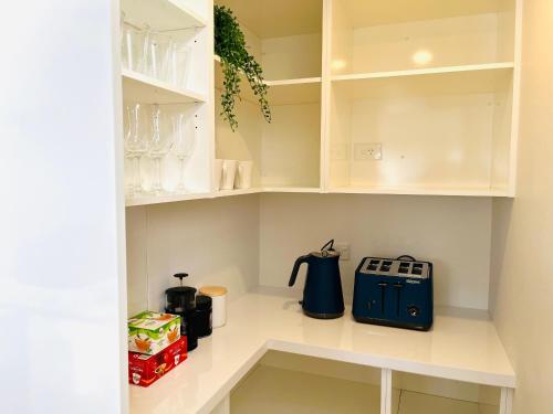 Luxurious Home Close to Beach near Tunnel Beach