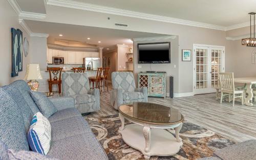 Three-Bedroom Apartment in 오렌지 비치 (AL)