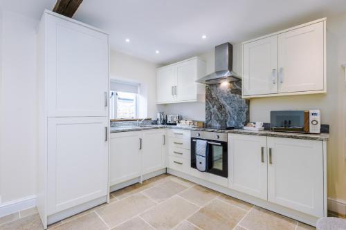 Unique 1-bed cottage in Beeston by 53 Degrees Property, ideal for Couples & Friends, Great Location - Sleeps 2