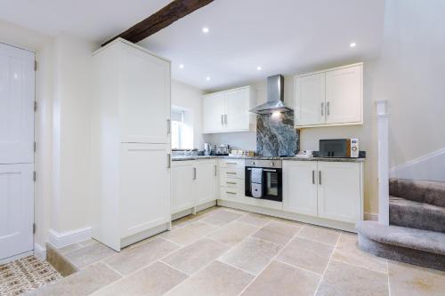 Unique 1-bed cottage in Beeston by 53 Degrees Property, ideal for Couples & Friends, Great Location - Sleeps 2