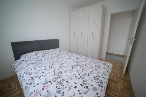 Apartman 33 Apartman 33