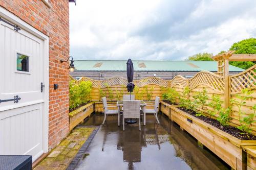 Unique 1-bed cottage in Beeston by 53 Degrees Property, ideal for Couples & Friends, Great Location - Sleeps 2