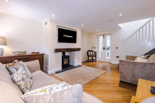 Luxurious 3-bed barn in Beeston by 53 Degrees Property, ideal for Families & Groups, Great Location - Sleeps 6