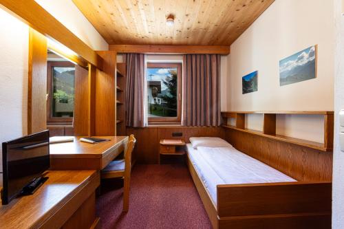 Panorama Hotel CIS - bed and breakfast in Kartitsch