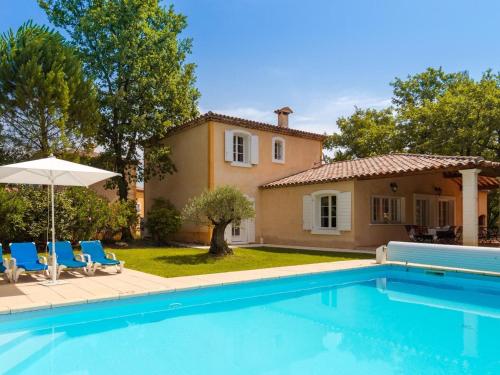 Nice villa in Domaine de Fayence with bubble bath