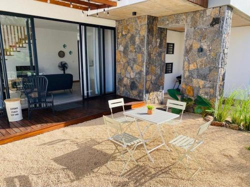 Into the Sun - Modern Holiday Home