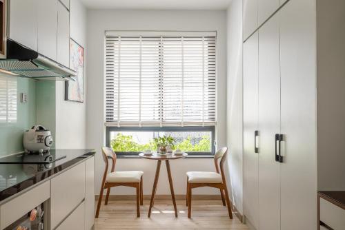Studio with Balcony image 9