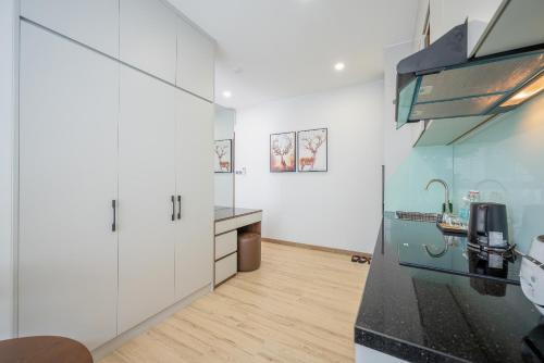 Studio with Balcony image 3