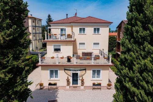 . RESIDENCE VILLA TOTA
