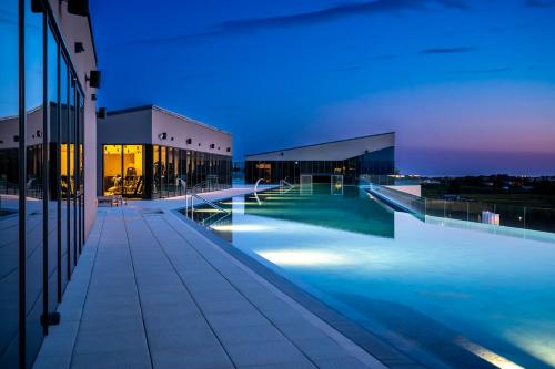 مركز لياقة بدنية, Petram Resort & Residences in آومجا