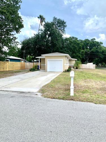 Beach House 15 min from Clearwater Beach