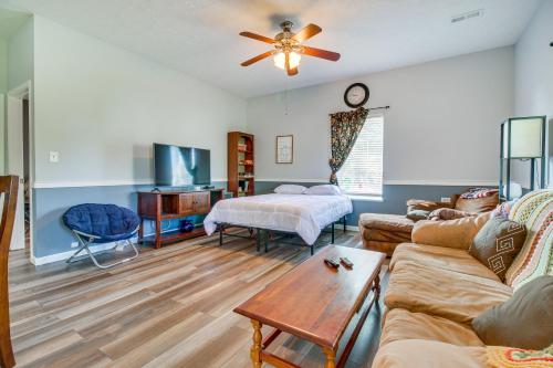 Kentucky Retreat Near Williamstown Lake! in Williamstown, USA
