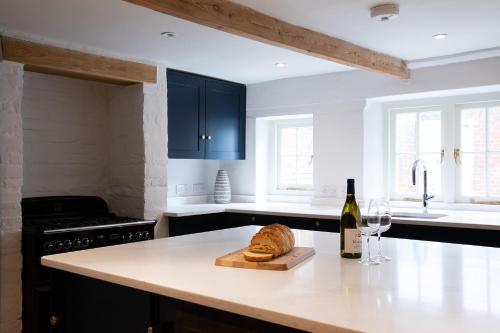 The Bakery By The Butler Collection in ארונדל