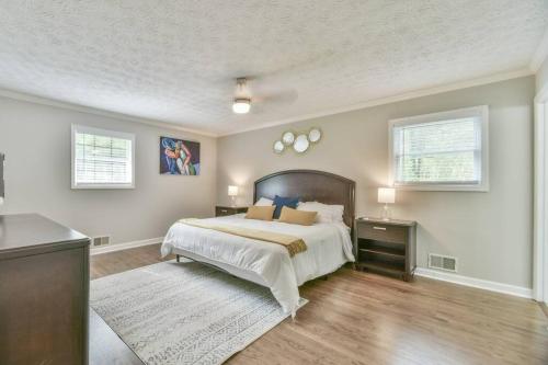 3BR/2B home w/ spacious lot with private backyard in Smyrna