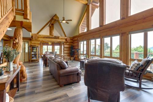 Murphy Cabin with Fire Pit and Mountain Views! in Murphy, USA