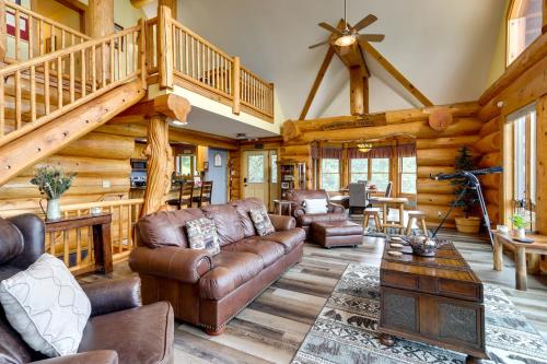 Murphy Cabin with Fire Pit and Mountain Views! in Murphy, USA