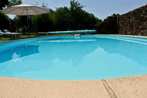 Peldbaseins, The Alpaca B&B in Chalais (Aquitaine)