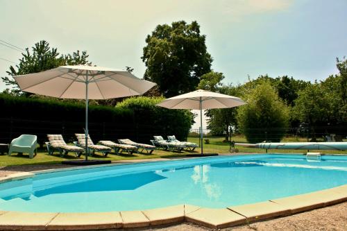 Peldbaseins, The Alpaca B&B in Chalais (Aquitaine)